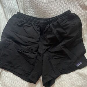 Patagonia Men’s 5” inseam Baggies shorts with mesh liner and pockets